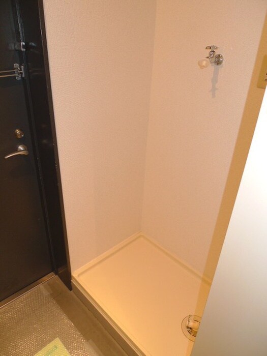 物件内観写真13　(洗濯機置場)