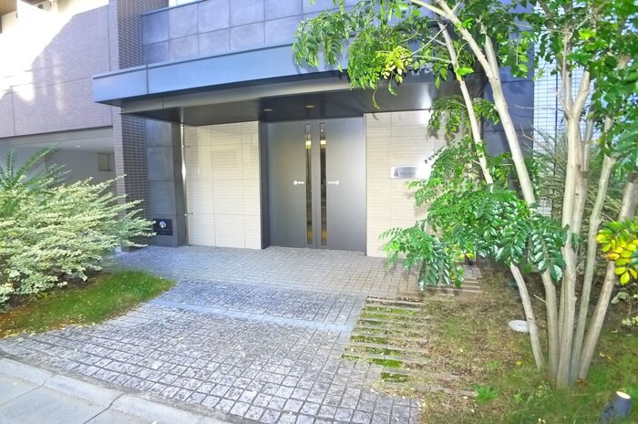 物件外観写真2　(エントランス部分)