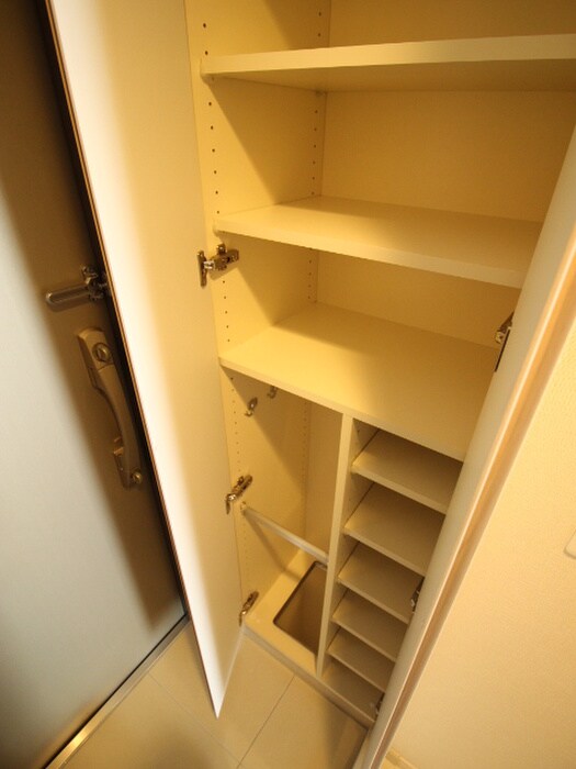 物件内観写真8　(靴箱)