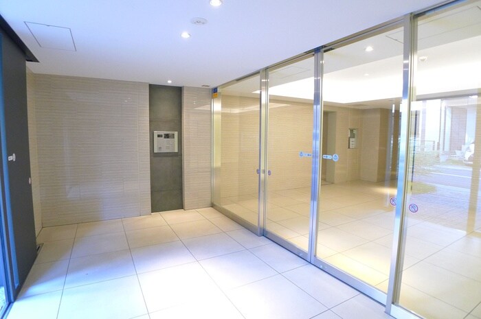 物件外観写真3　(エントランス部分)