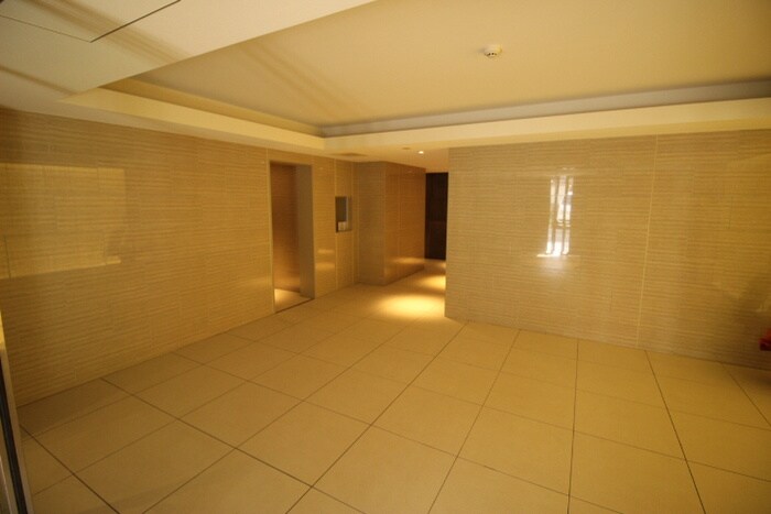 物件外観写真4　(エントランス部分)