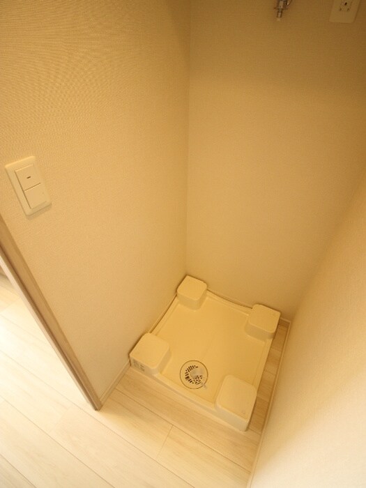 物件内観写真10　(洗濯機置場)