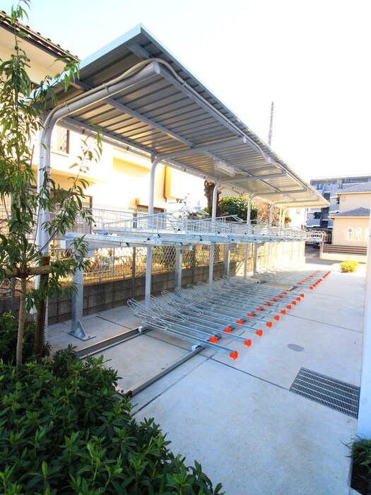 物件外観写真4　(駐輪場)