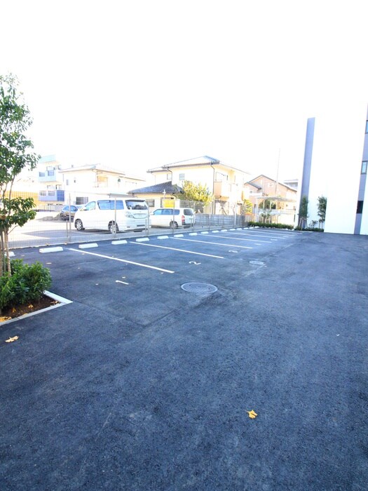 物件外観写真5　(駐車場)