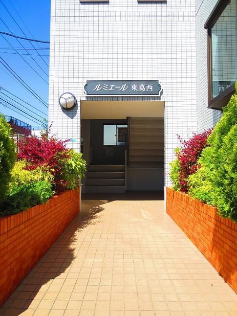 物件外観写真3　(エントランス部分)