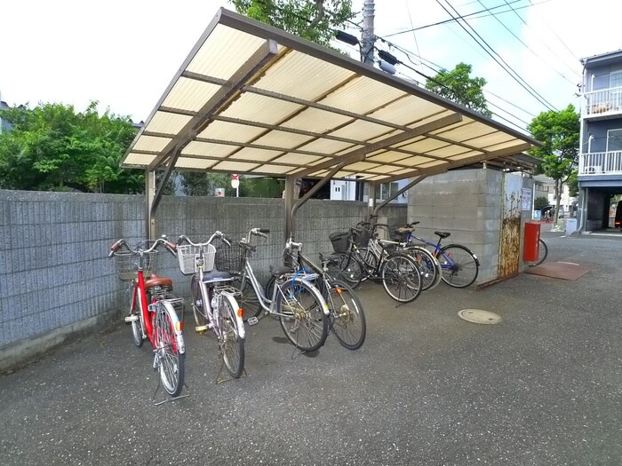 物件外観写真5　(駐輪場)