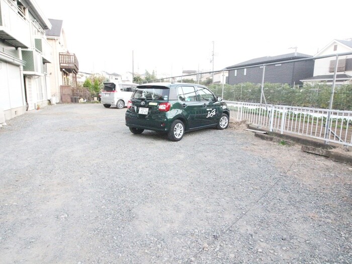 物件外観写真2　(駐車場)