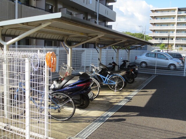 物件外観写真3　(駐輪場)