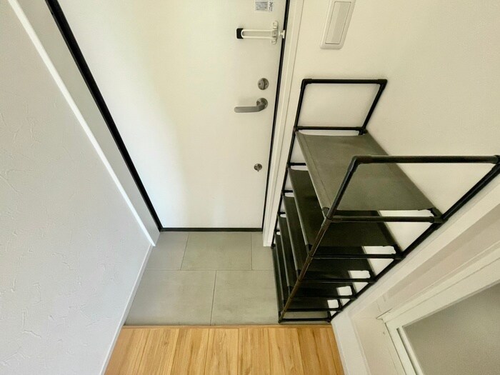 物件内観写真16　(玄関)