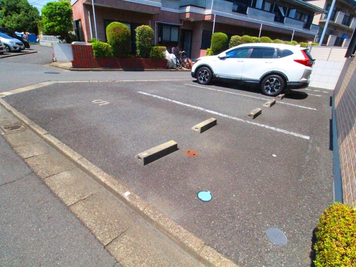 物件外観写真5　(駐車場)