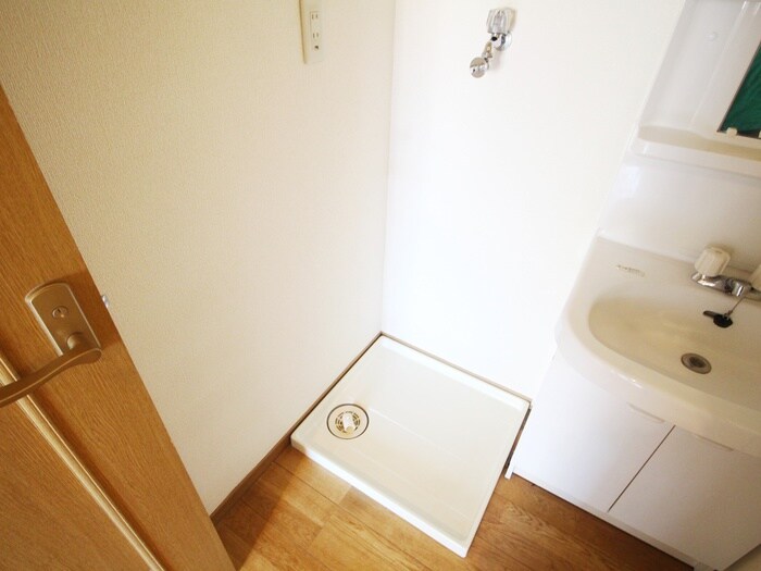 物件内観写真14　(洗濯機置場)