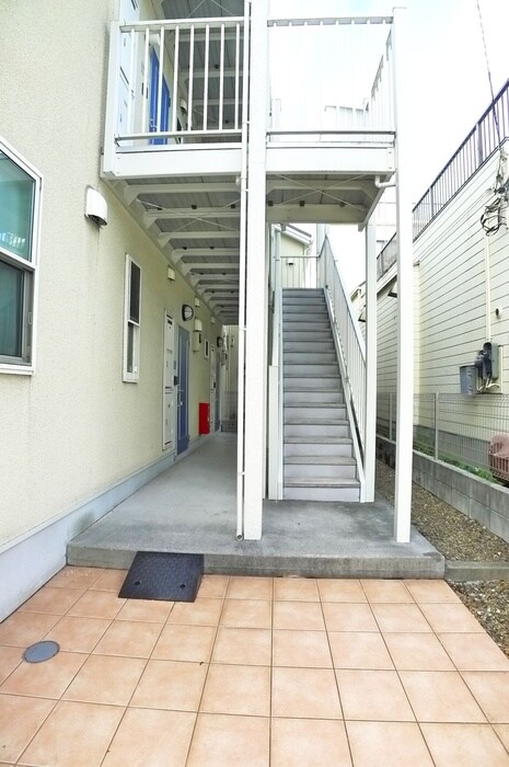 物件外観写真4　(エントランス部分)