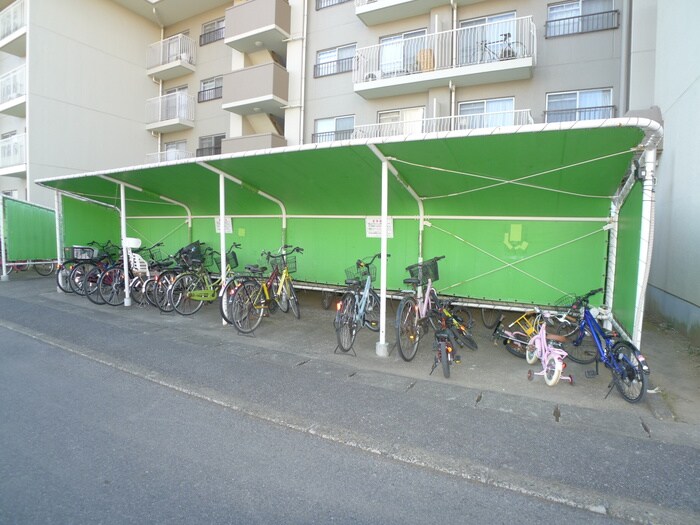 物件外観写真3　(駐輪場)