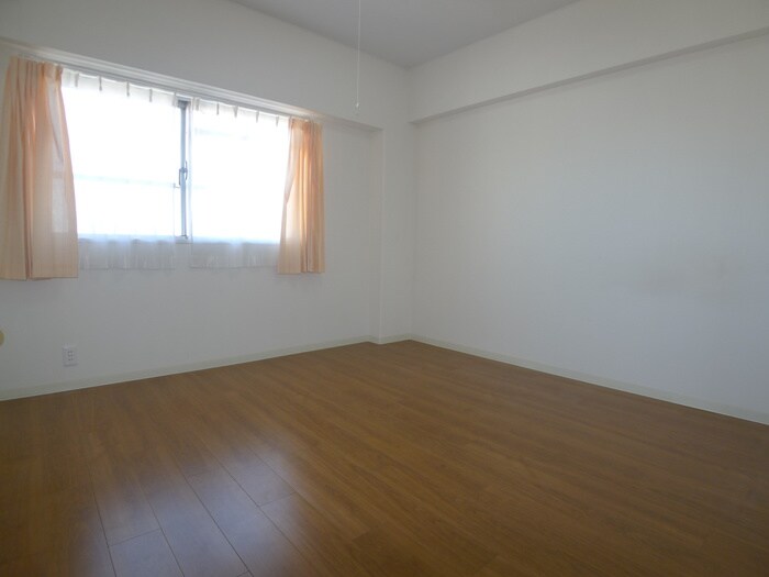 市川グリーンハイツＢ棟の居室