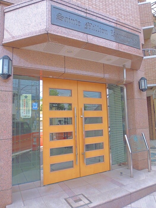 物件外観写真3　(エントランス部分)