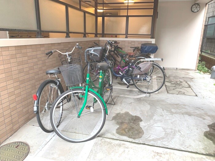 物件外観写真4　(駐輪場)