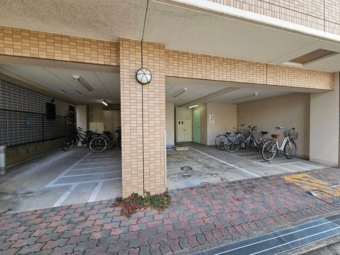 物件外観写真5　(駐輪場)
