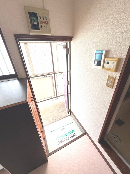 物件内観写真18　(玄関)