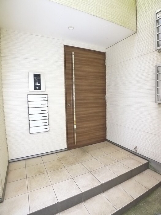 物件外観写真5　(エントランス部分)