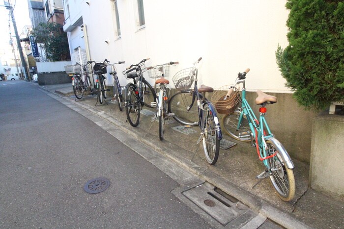 物件外観写真4　(駐輪場)