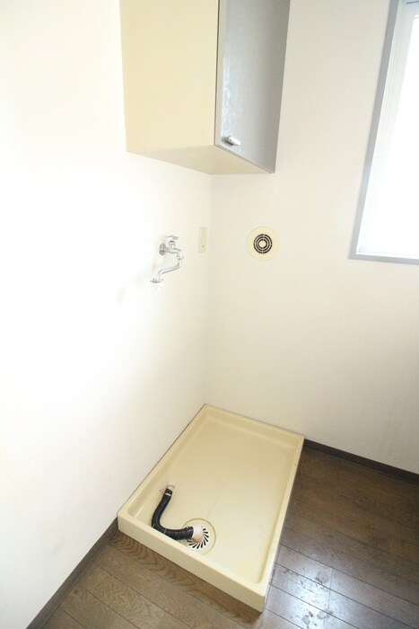 物件内観写真10　(洗濯機置場)