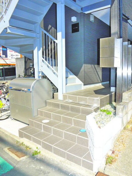 物件外観写真3　(エントランス部分)