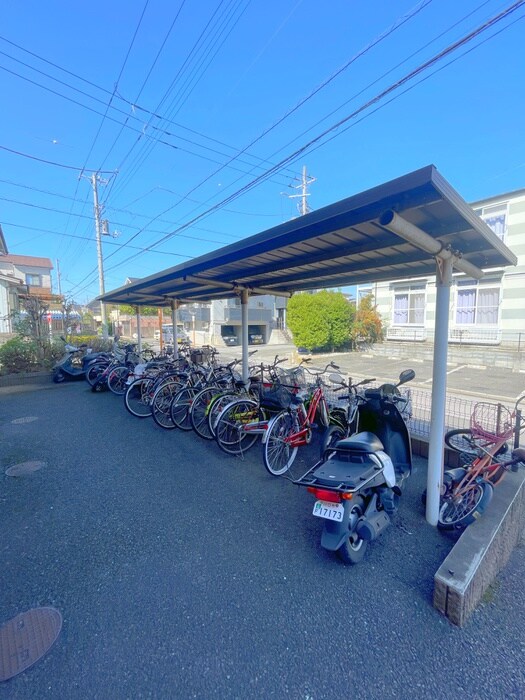 物件外観写真5　(駐輪場)