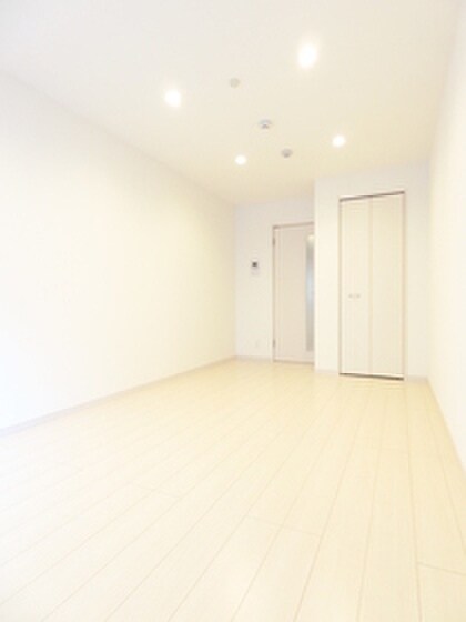 物件内観写真8　(玄関)