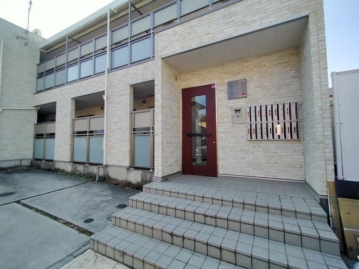 物件外観写真4　(バイク置き場)