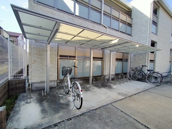 物件外観写真5　(駐車場)