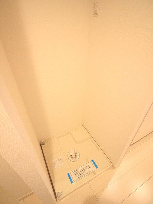 物件内観写真16　(洗濯機置場)