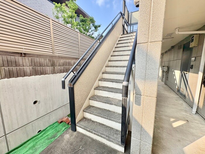 物件外観写真5　(エントランス部分)