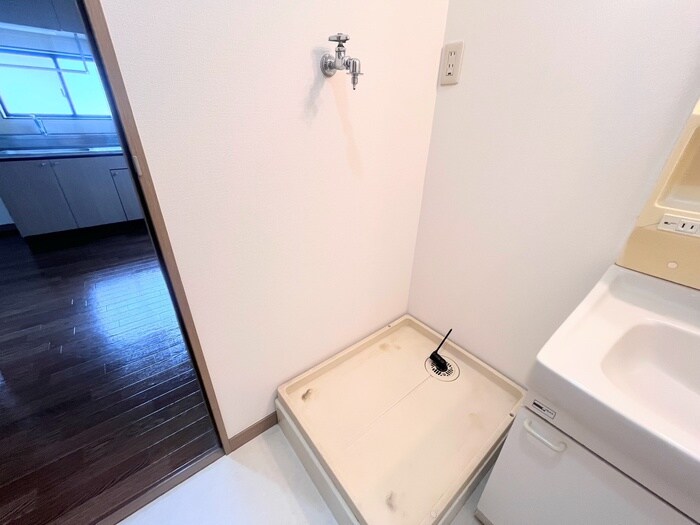 物件内観写真16　(洗濯機置場)