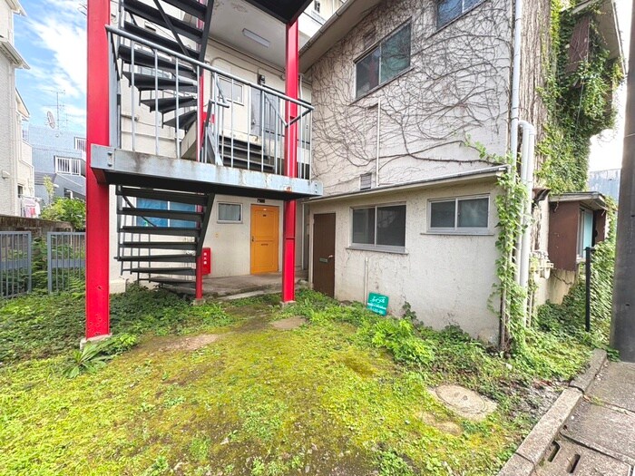 物件外観写真4　(エントランス部分)