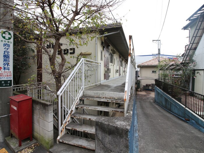 物件外観写真6　(エントランス部分)