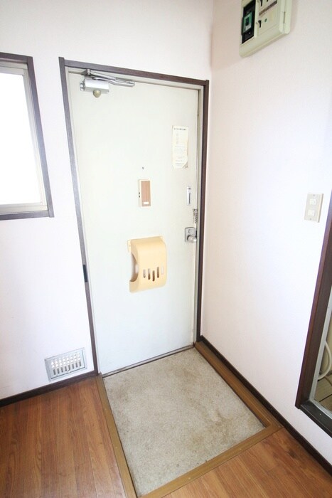 物件内観写真13　(玄関)