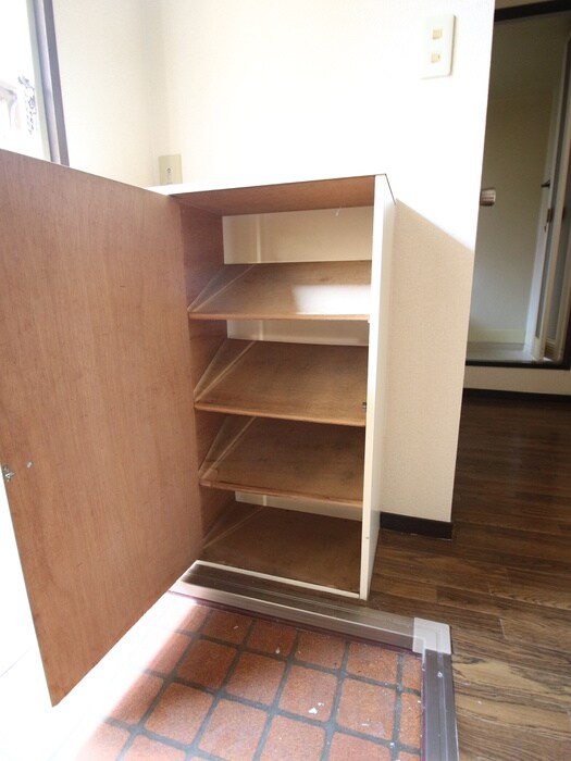 物件内観写真18　(靴箱)