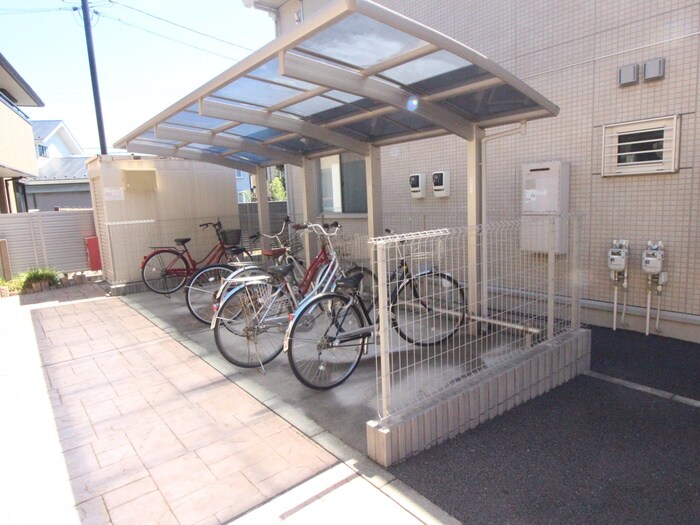 物件外観写真3　(駐輪場)