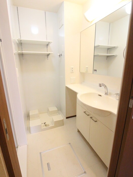 物件内観写真15　(洗濯機置場)