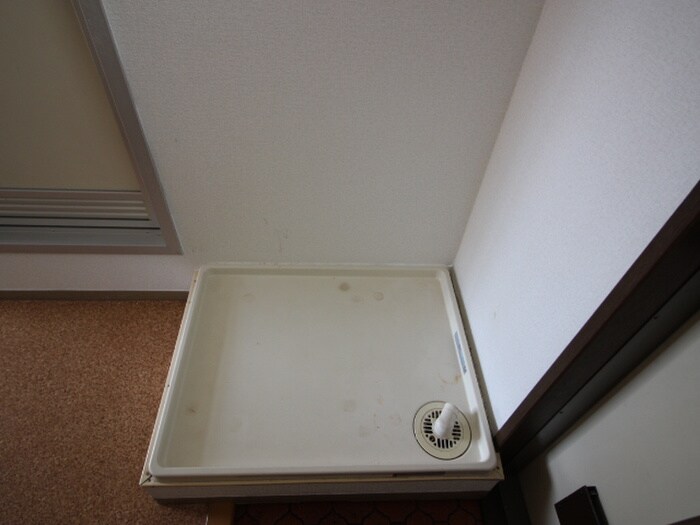 物件内観写真14　(洗濯機置場)