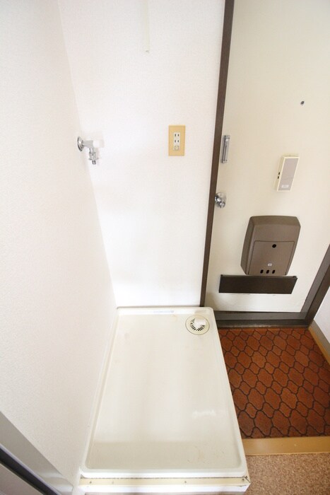 物件内観写真15　(洗濯機置場)