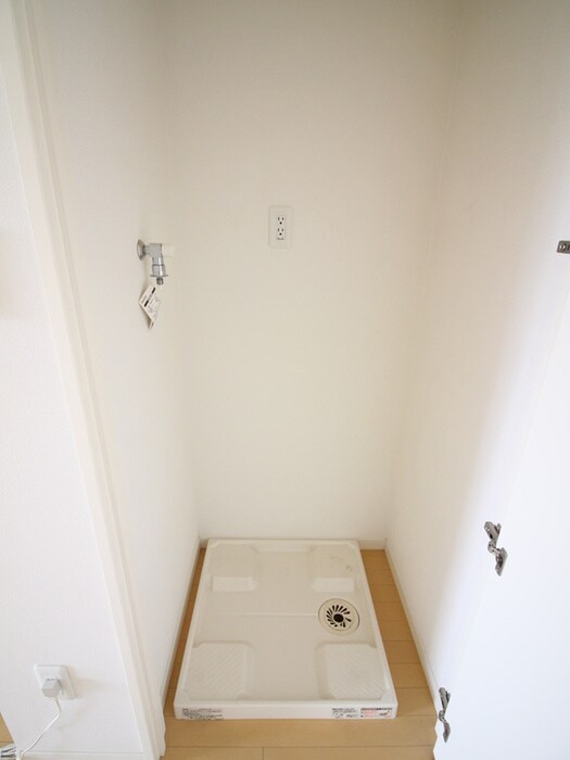 物件内観写真15　(洗濯機置場)