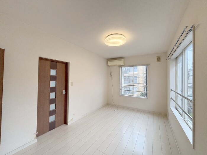 物件内観写真3　(居室)