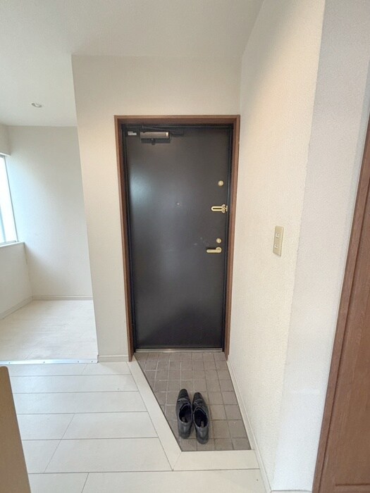 物件内観写真12　(玄関)