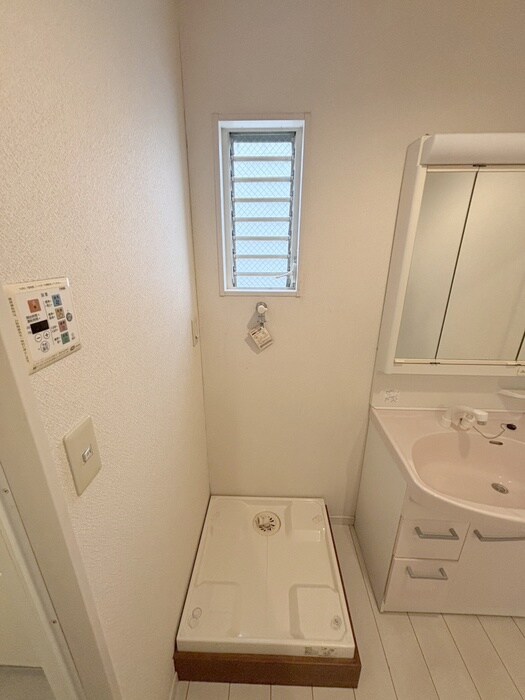 物件内観写真16　(洗濯機置場)