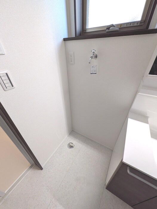 物件内観写真10　(洗濯機置場)