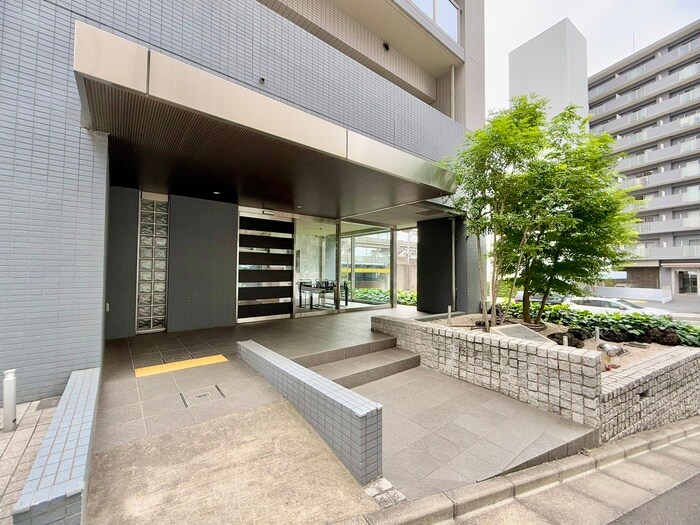 物件外観写真2　(エントランス部分)