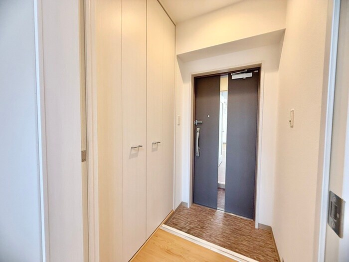 物件内観写真18　(玄関)