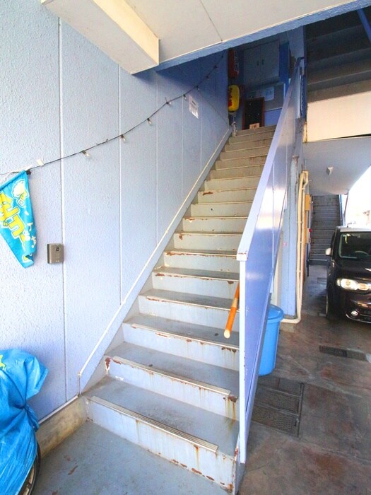 物件外観写真4　(エントランス部分)