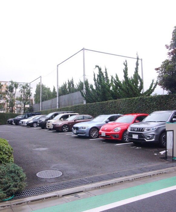 物件外観写真6　(駐車場)